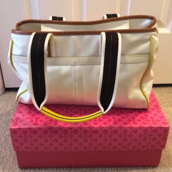 Coach Hamptons medium tote - Picture 2 of 3